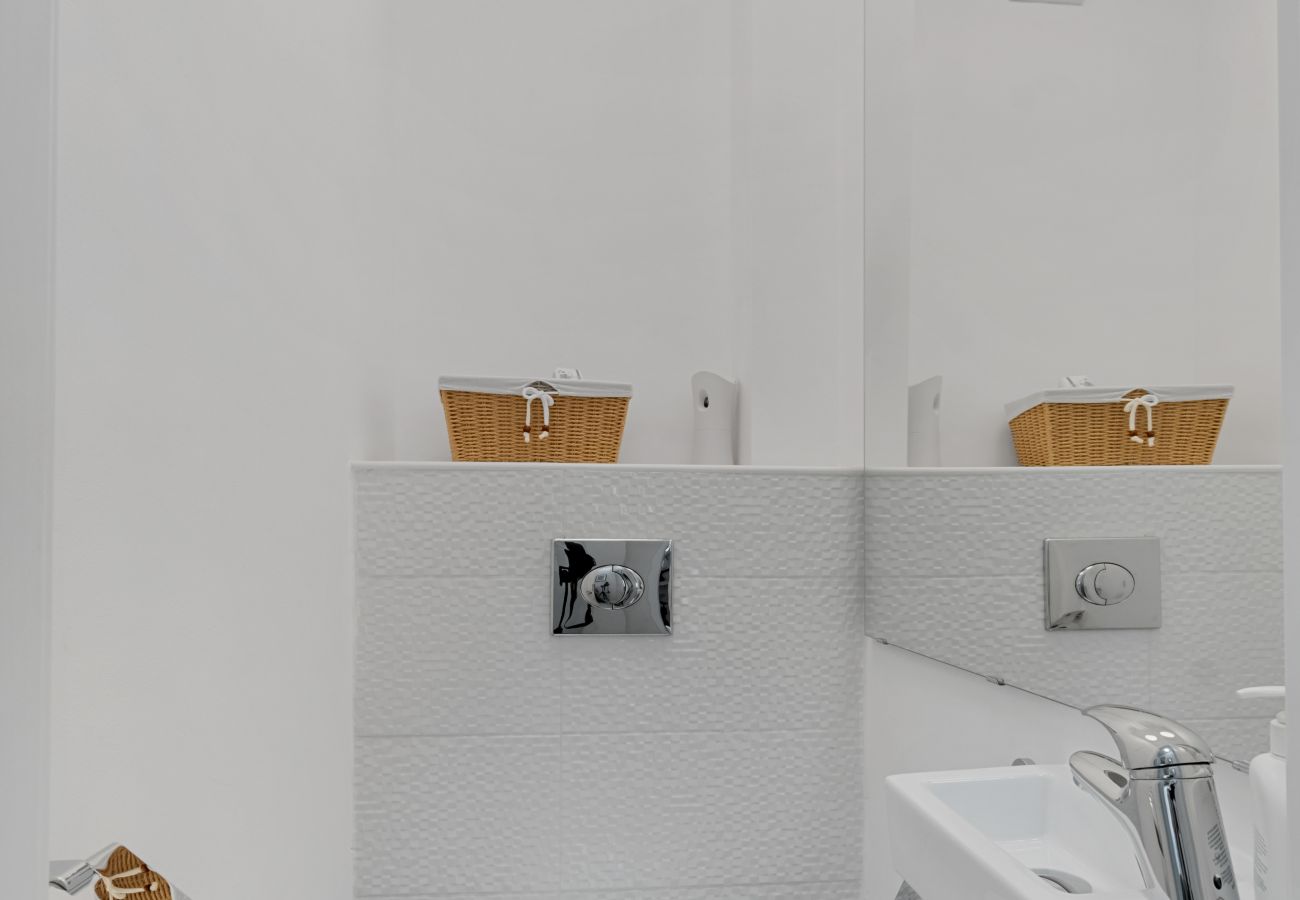 Apartment in Bucharest - RentForComfort Coquette 1BDR Calea Victoriei
