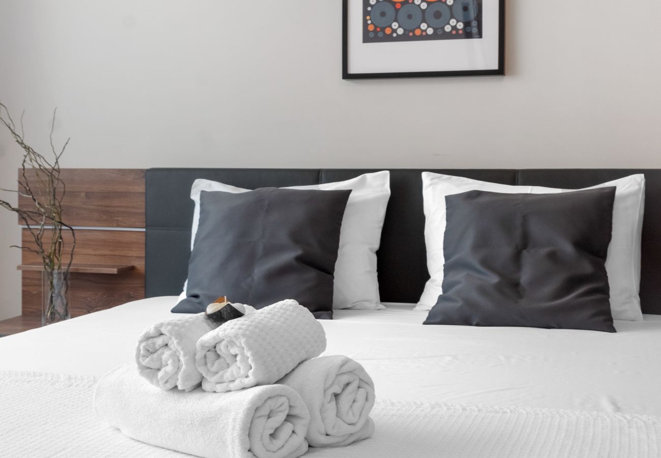 Apartment in Bucharest - RentForComfort Coquette 1BDR Calea Victoriei