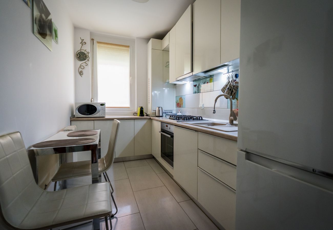 Apartment in Oradea - Asusemi 1BDR with Parking & Balcony