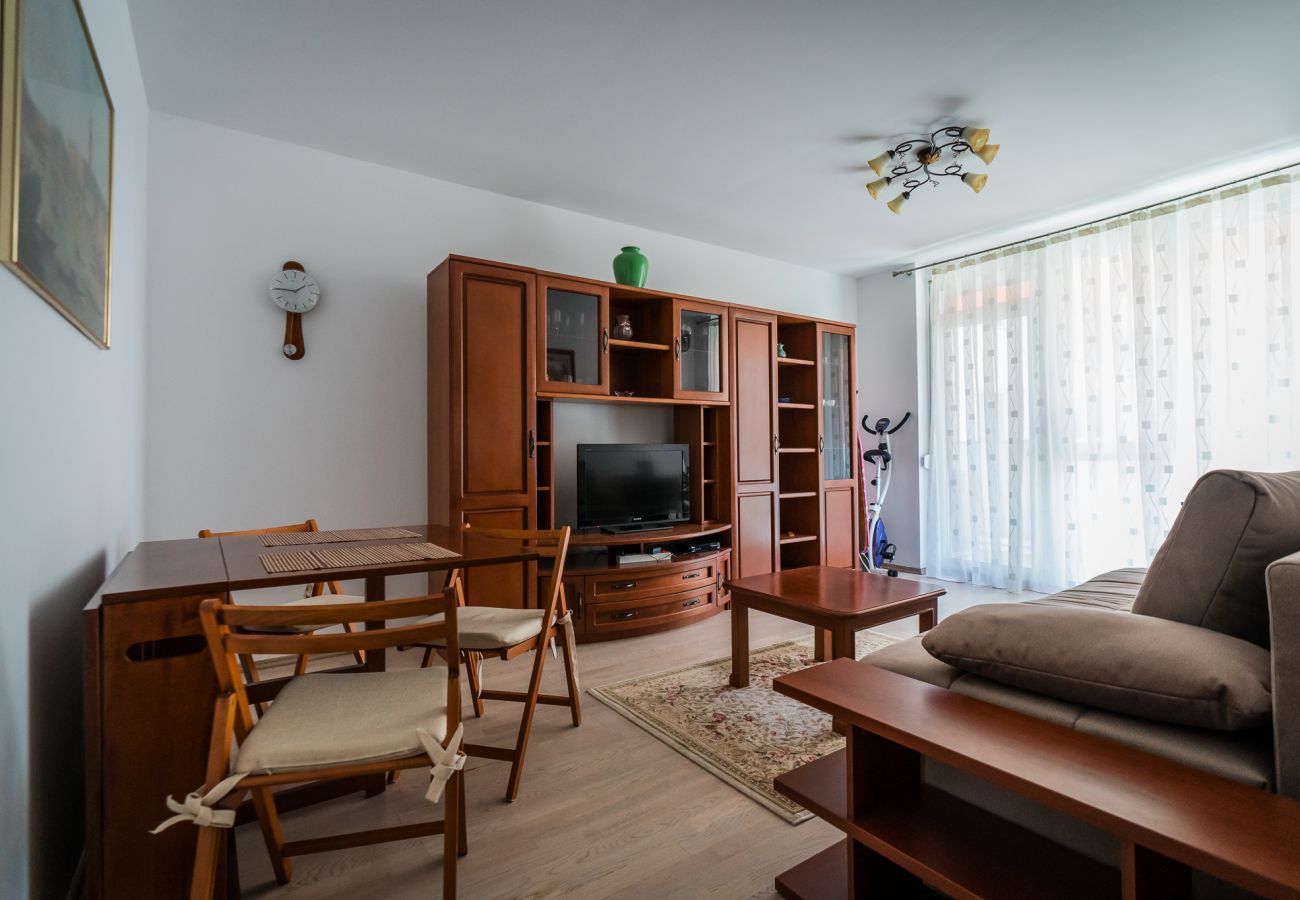 Apartment in Oradea - Asusemi 1BDR with Parking & Balcony