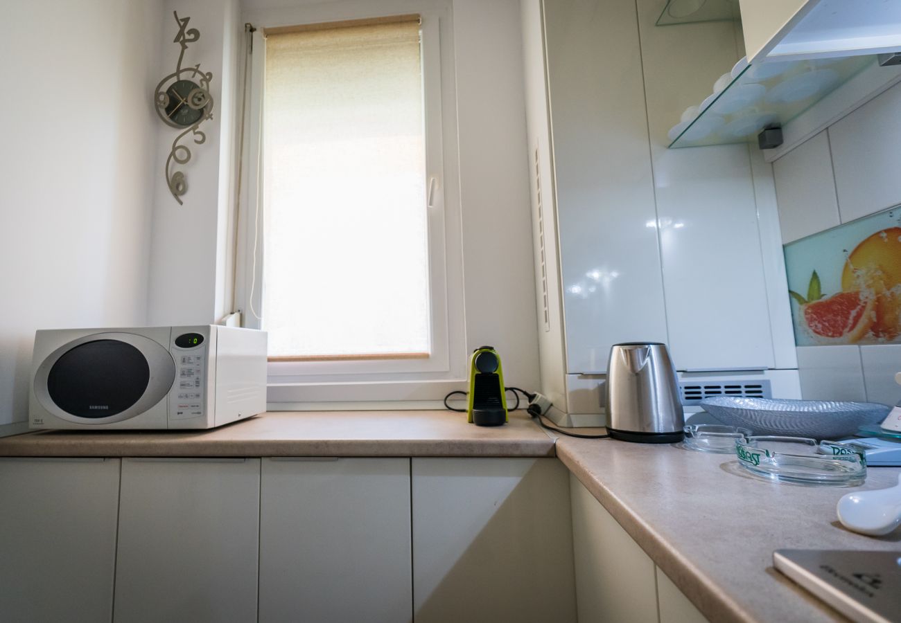 Apartment in Oradea - Asusemi 1BDR with Parking & Balcony