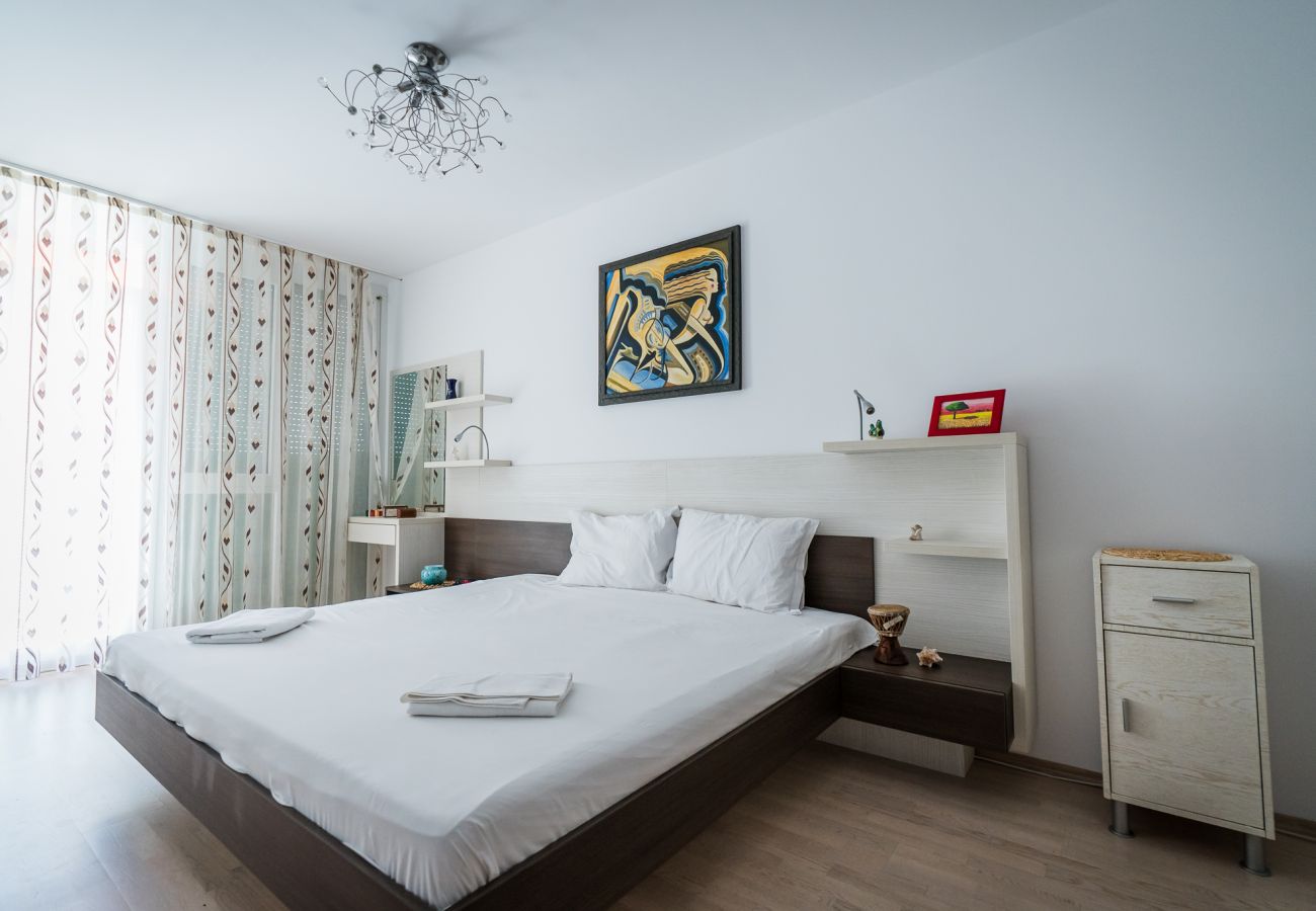 Apartment in Oradea - Asusemi 1BDR with Parking & Balcony