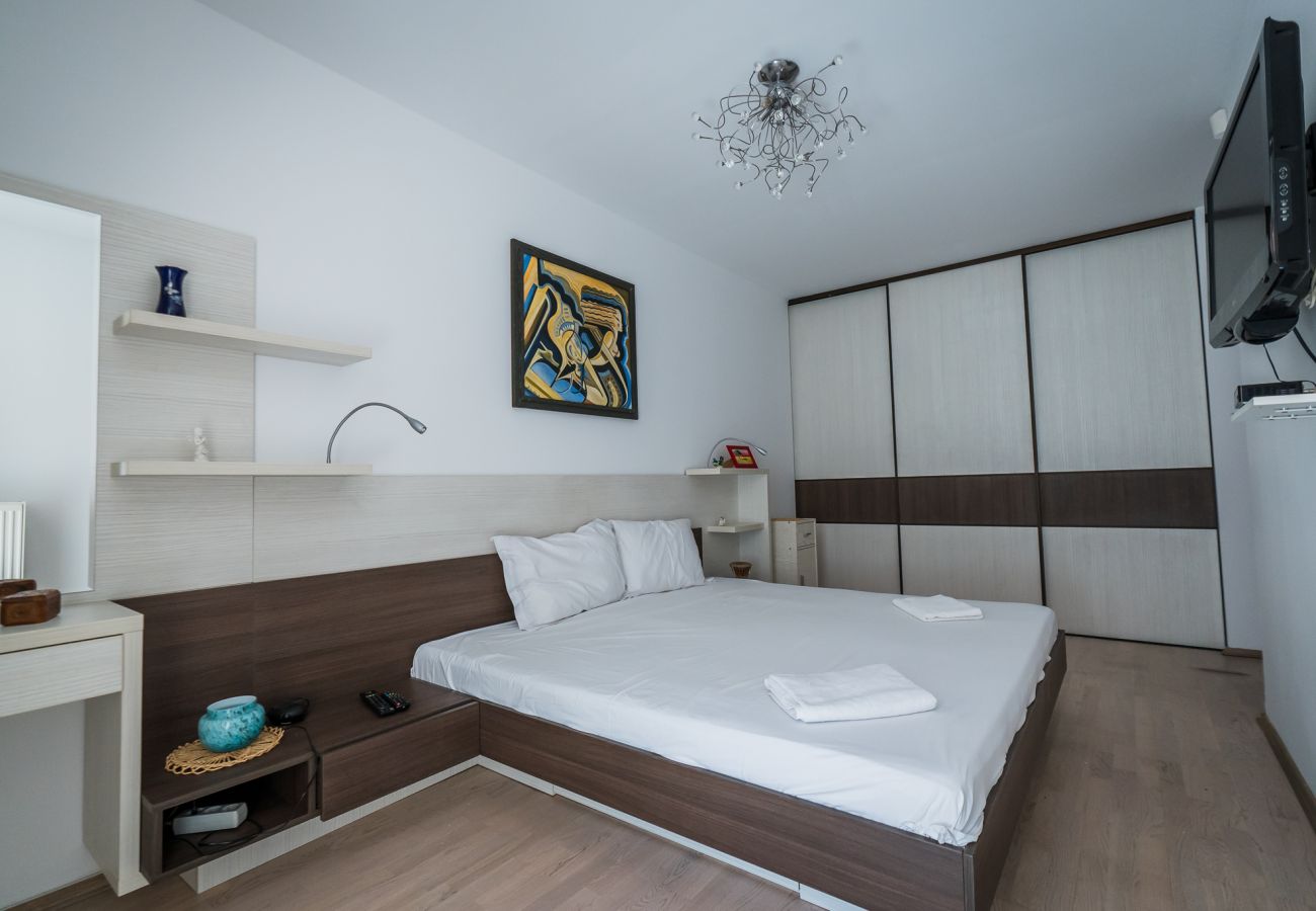 Apartment in Oradea - Asusemi 1BDR with Parking & Balcony