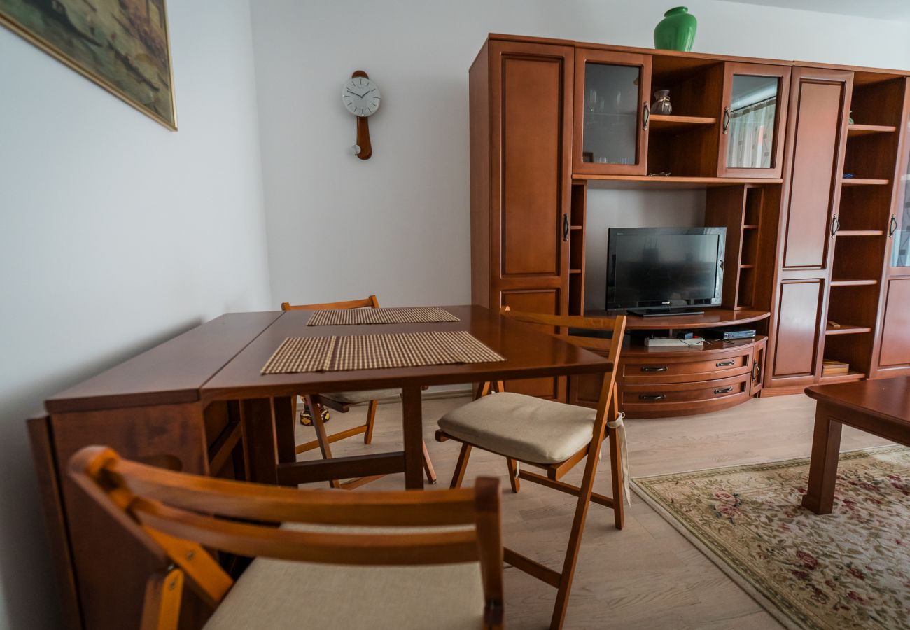 Apartment in Oradea - Asusemi 1BDR with Parking & Balcony