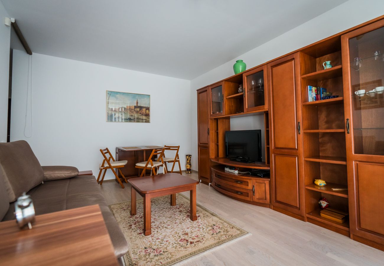 Apartment in Oradea - Asusemi 1BDR with Parking & Balcony