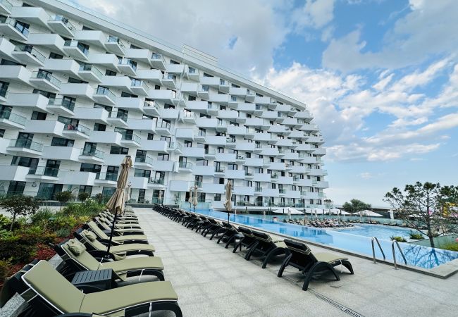 Apartment in Mamaia Nord - Caro 1BDR wit Infinity Pool Acces by Alezzi