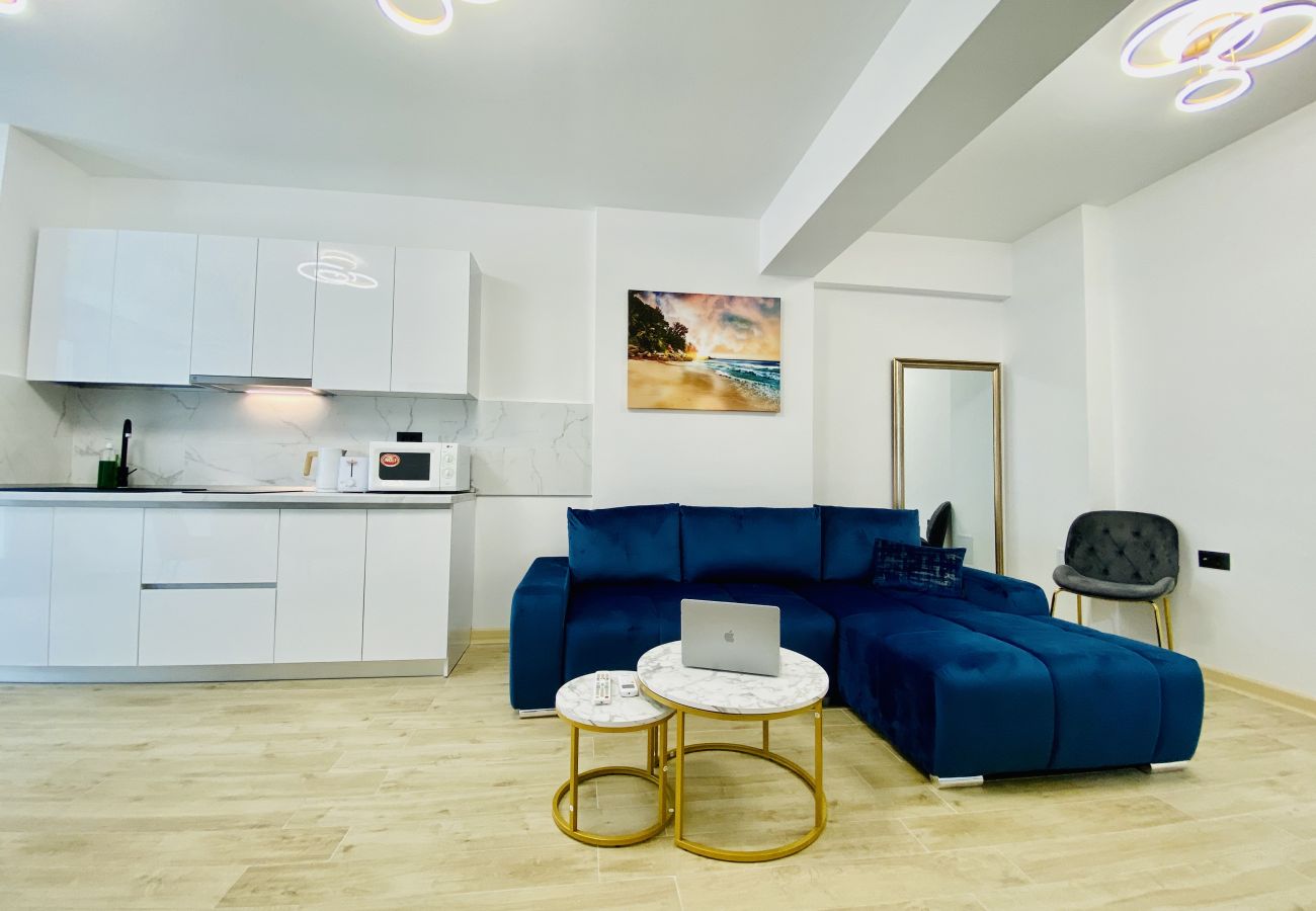 Apartment in Mamaia Nord - Caro 1BDR wit Infinity Pool Acces by Alezzi