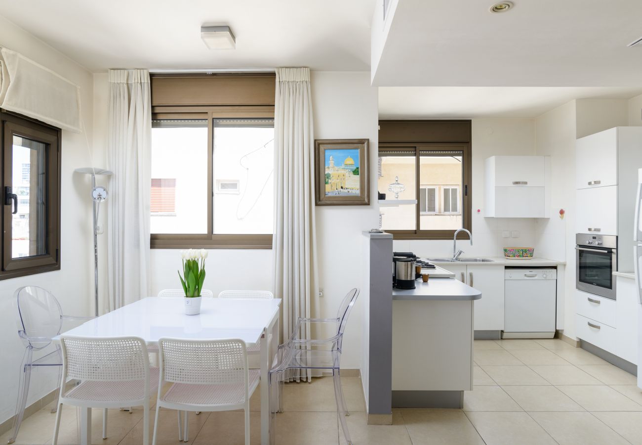 Apartment in Tel Aviv - Jaffa - Airy & Bright w/Balcony Parking steps from Beach by FeelHome