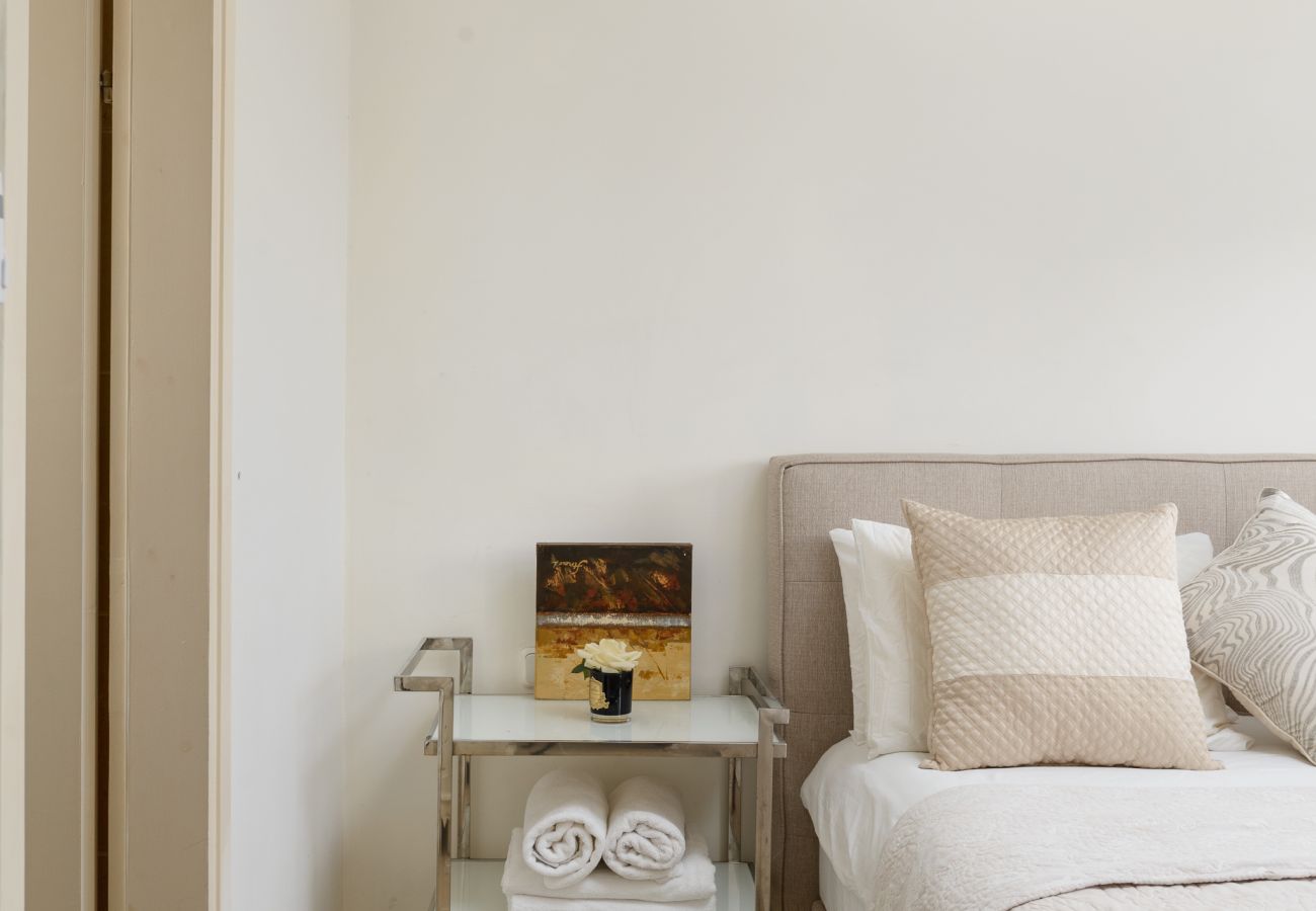 Apartment in Tel Aviv - Jaffa - Airy & Bright w/Balcony Parking steps from Beach by FeelHome