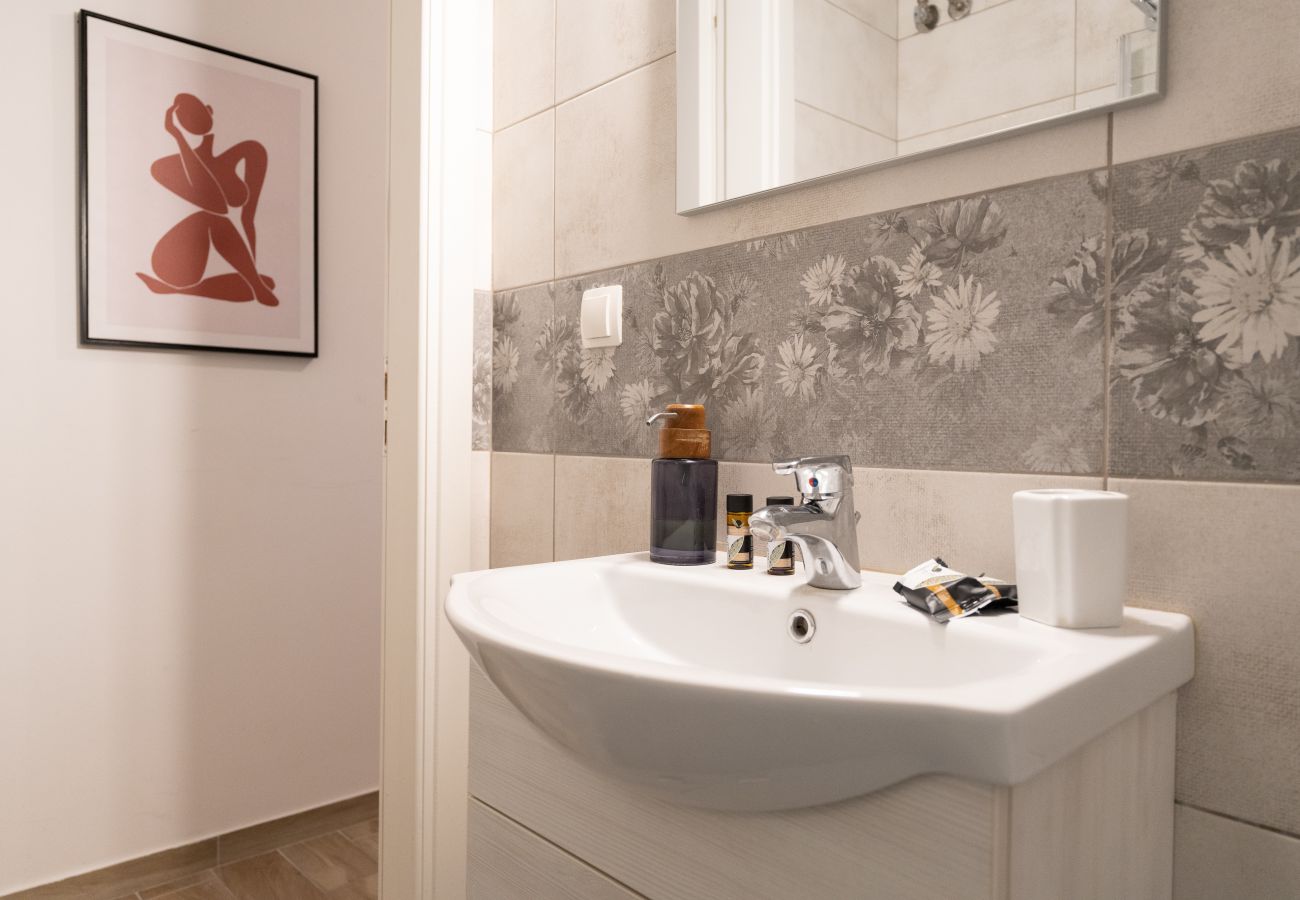 Apartment in Athens - Chremonidou 35 