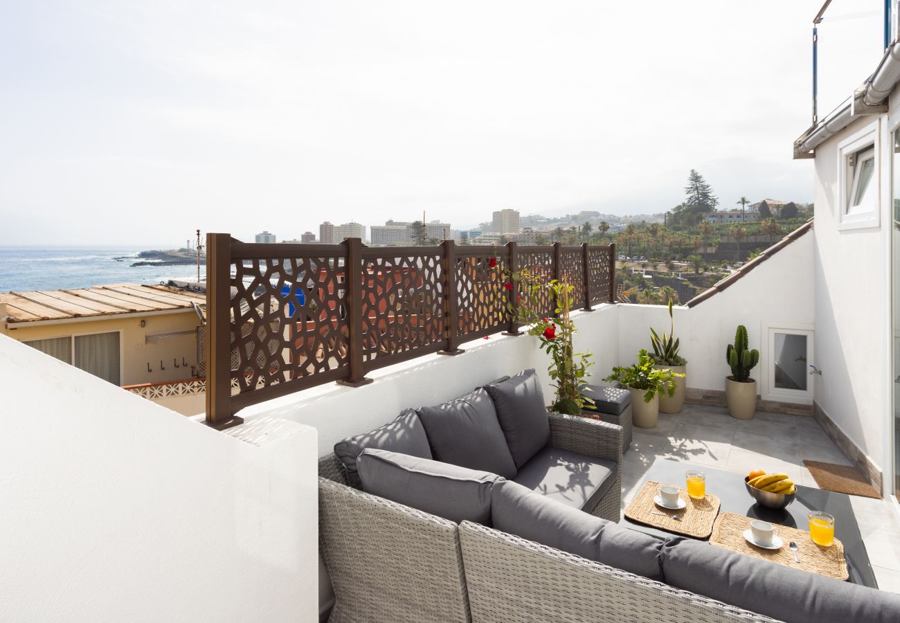 Apartment in Puerto de la Cruz - Lightbooking Ático Bencomo con vistas a la playa 