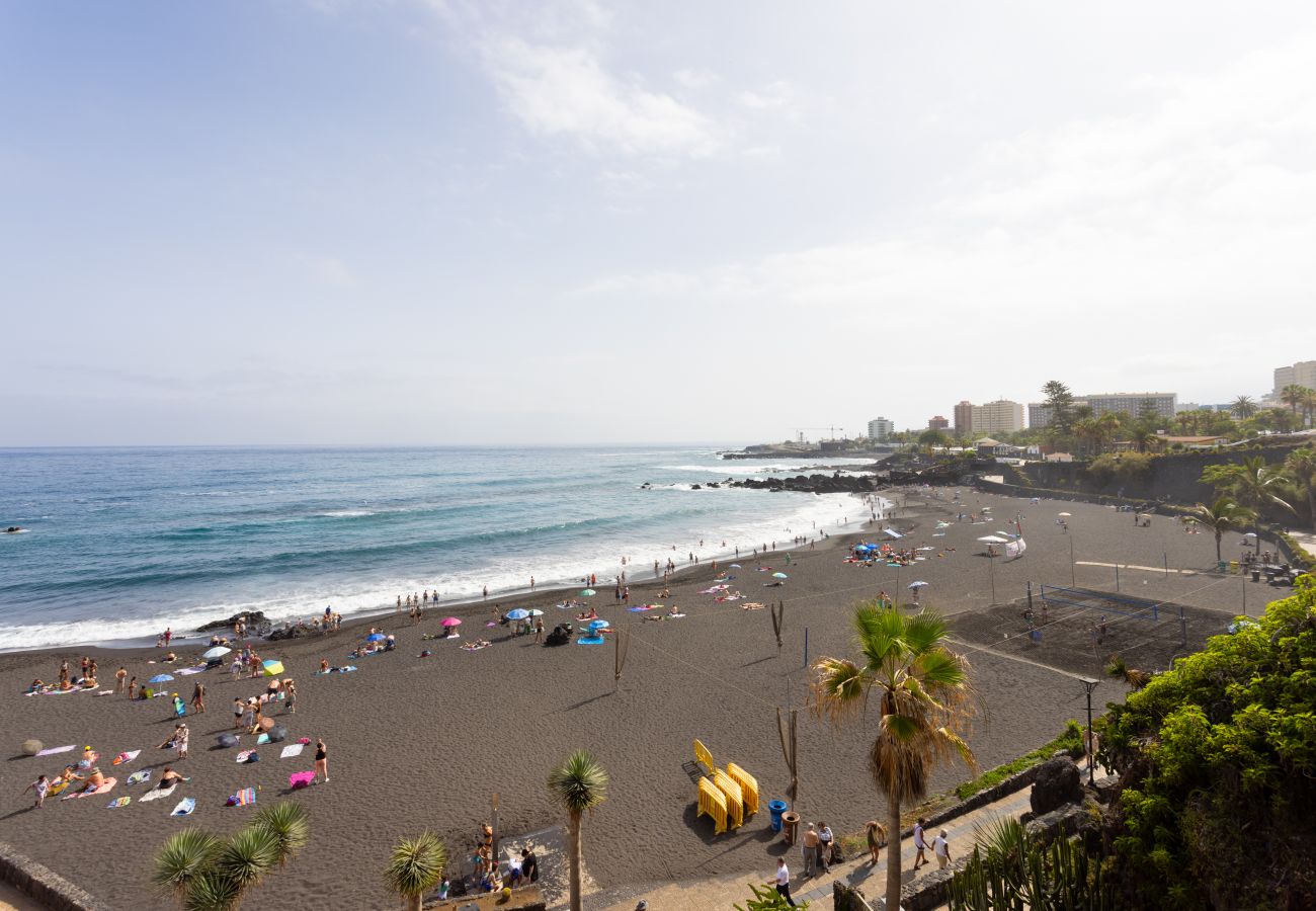 Apartment in Puerto de la Cruz - Lightbooking Ático Bencomo con vistas a la playa 