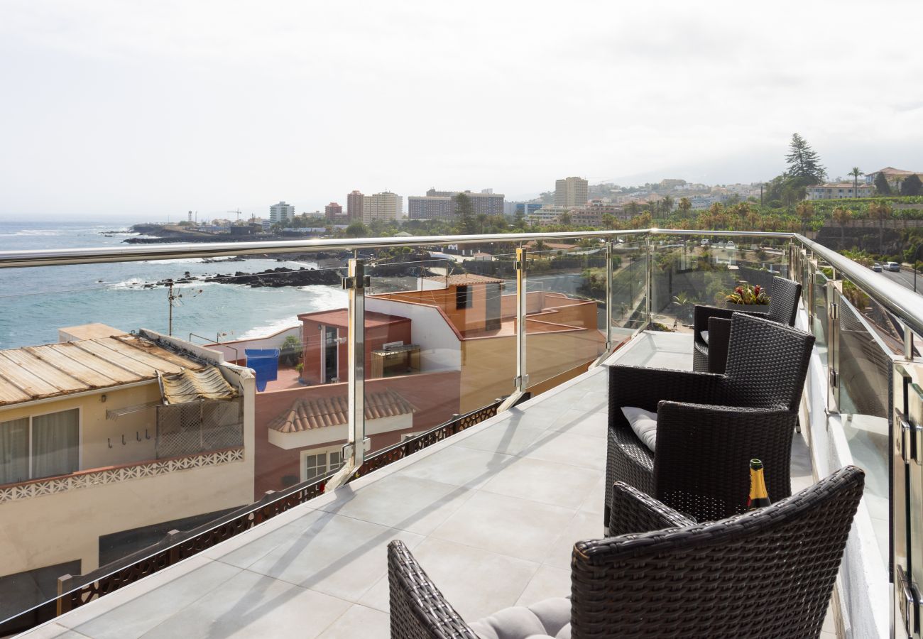 Apartment in Puerto de la Cruz - Lightbooking Ático Bencomo con vistas a la playa 