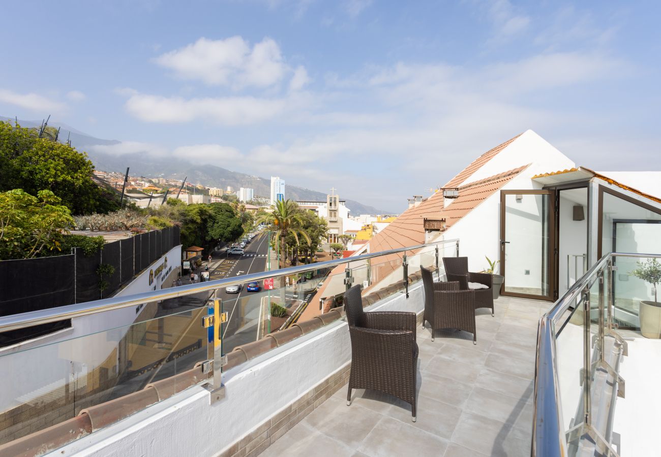 Apartment in Puerto de la Cruz - Lightbooking Ático Bencomo con vistas a la playa 