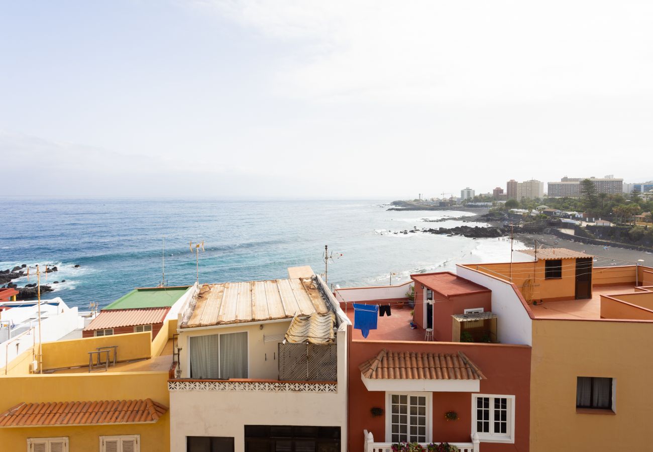 Apartment in Puerto de la Cruz - Lightbooking Ático Bencomo con vistas a la playa 