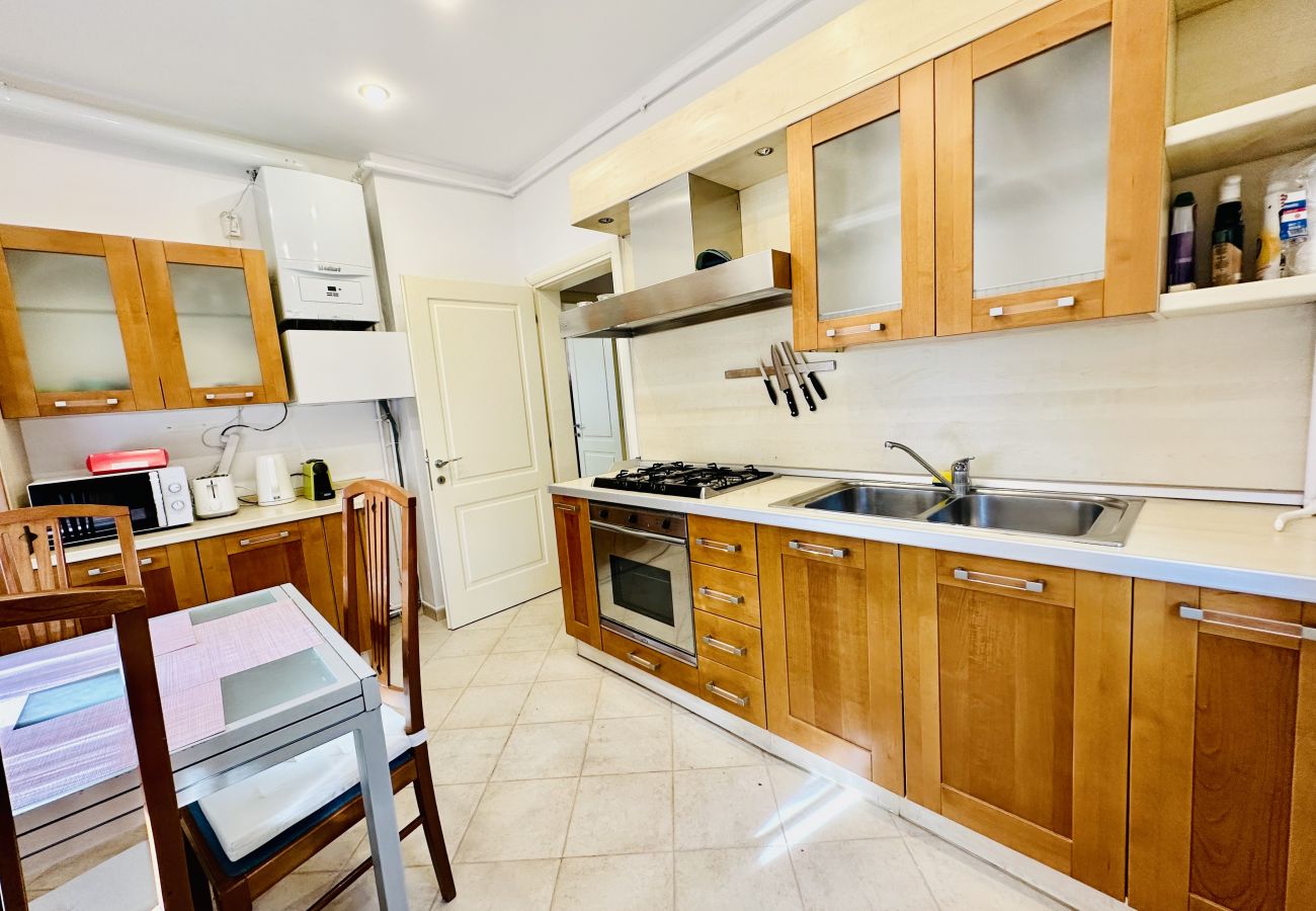 Apartment in Bucharest - Central University Square 1BDR Apartment