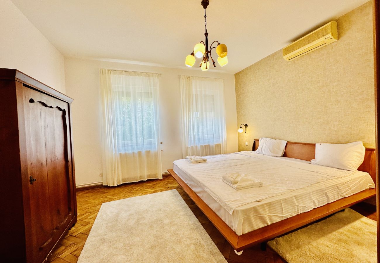 Apartment in Bucharest - Central University Square 1BDR Apartment