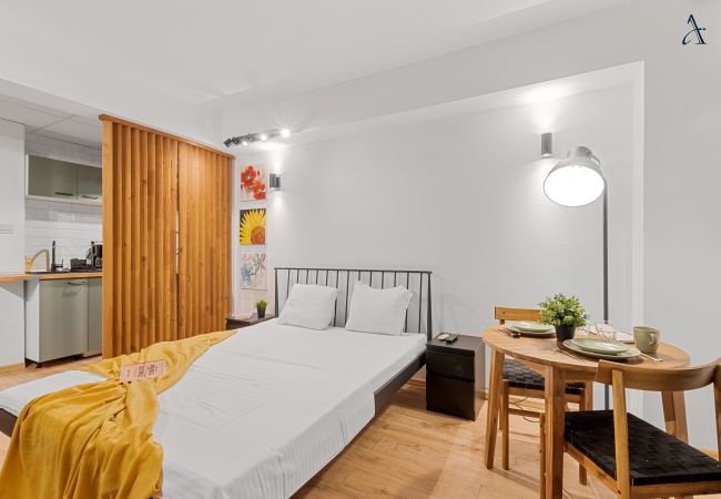 Studio in Bucharest - Charming Studio in City Center