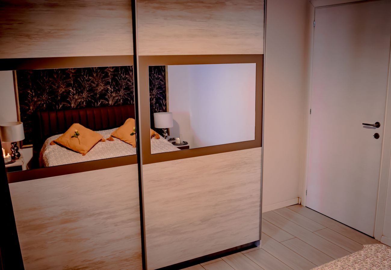 Apartment in Voluntari -  Allegoria Lake View Apart Pipera