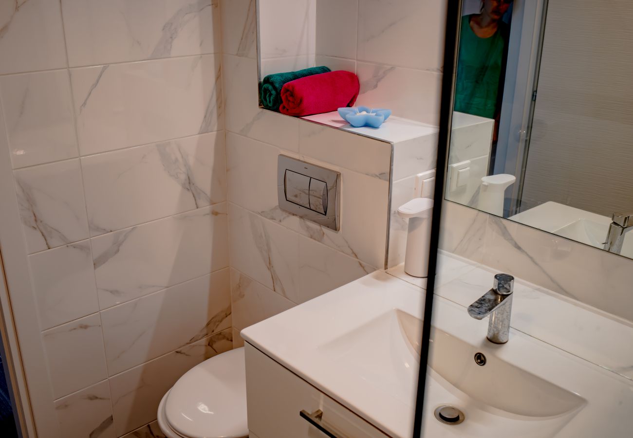 Apartment in Voluntari -  Allegoria Lake View Apart Pipera