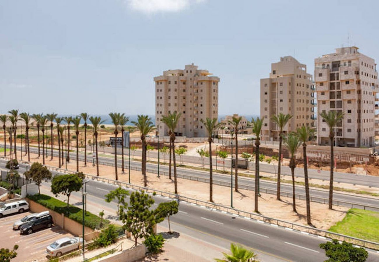 Apartment in Netanya - SHELTER in Netanya Family Apartment with Balcony by FeelHome