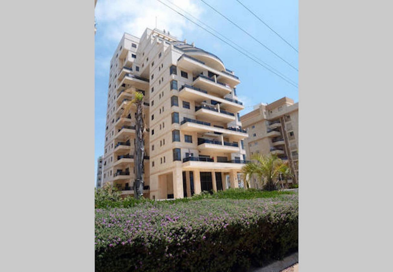 Apartment in Netanya - SHELTER in Netanya Family Apartment with Balcony by FeelHome