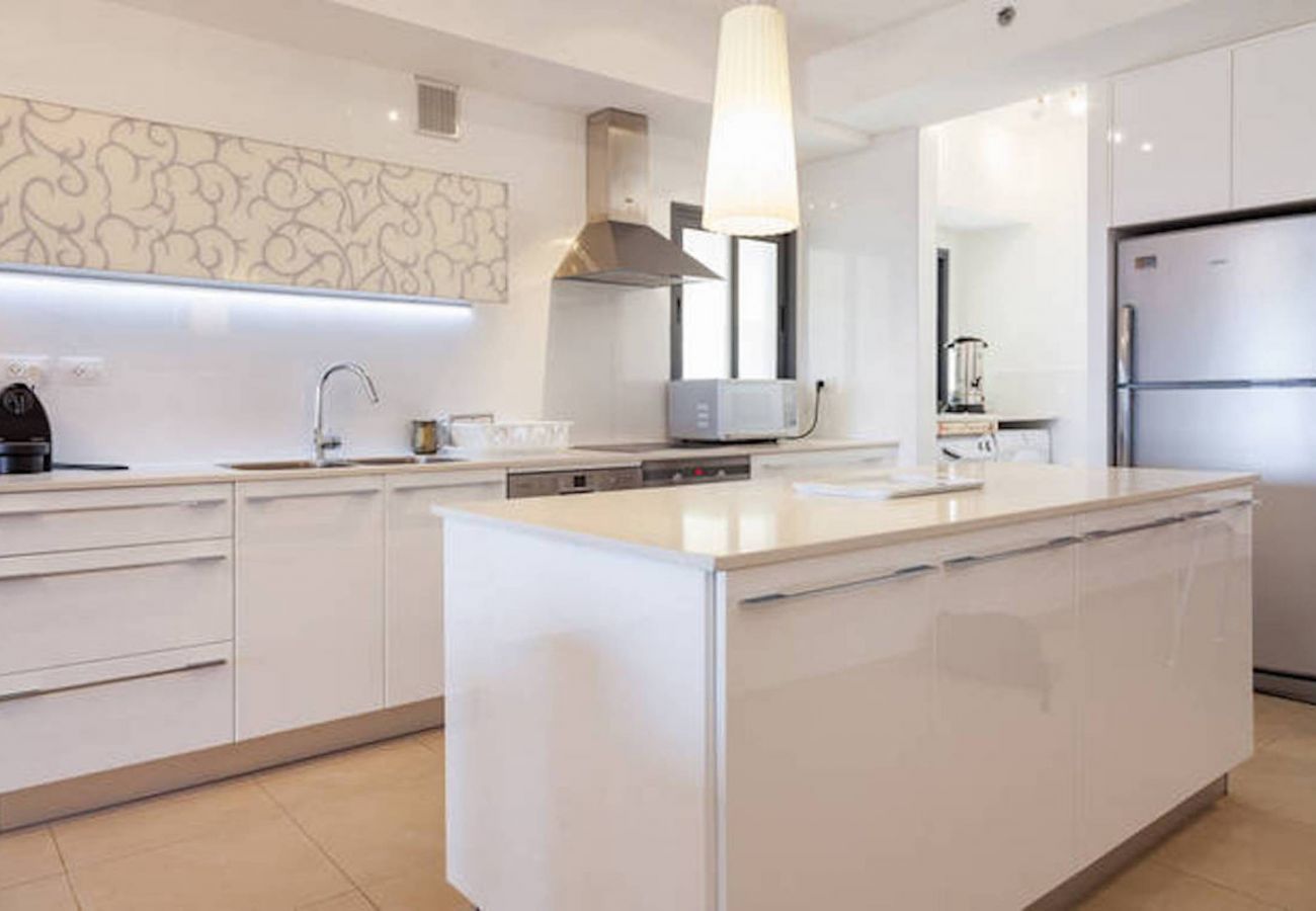 Apartment in Netanya - SHELTER in Netanya Family Apartment with Balcony by FeelHome