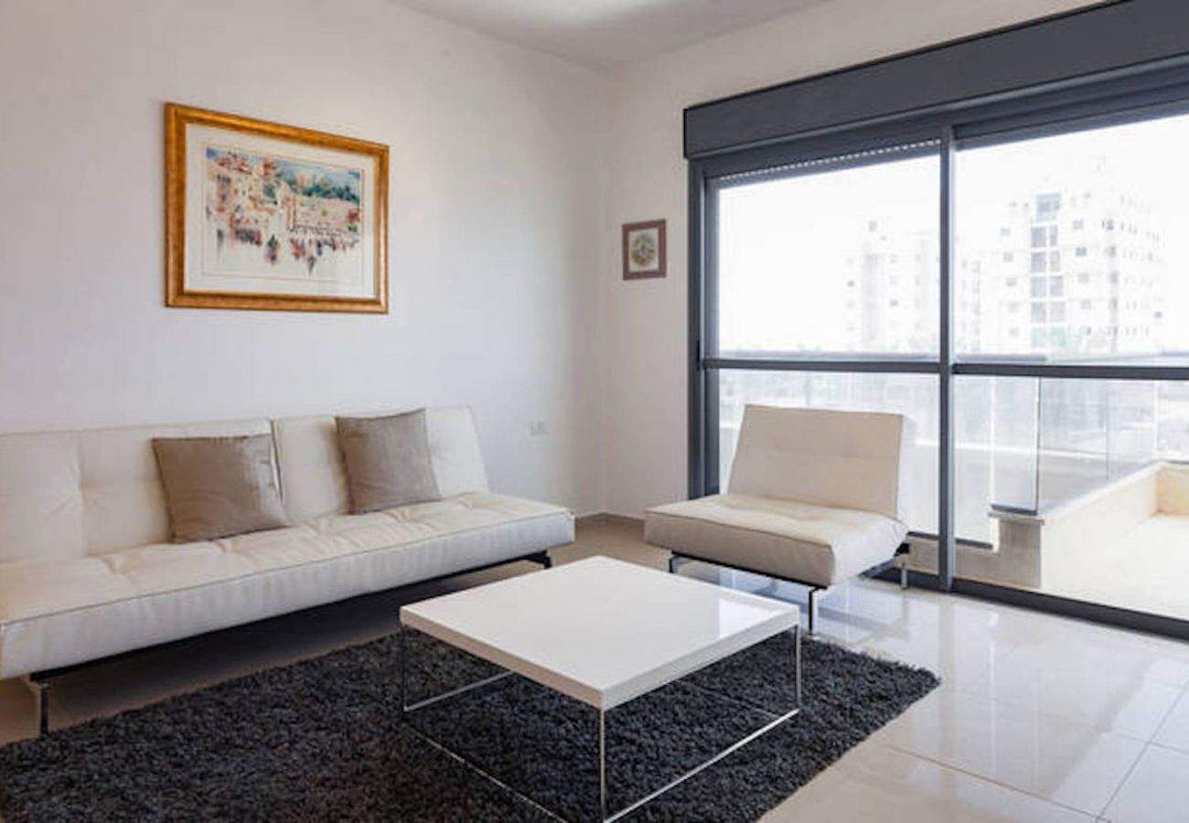 Apartment in Netanya - SHELTER in Netanya Family Apartment with Balcony by FeelHome