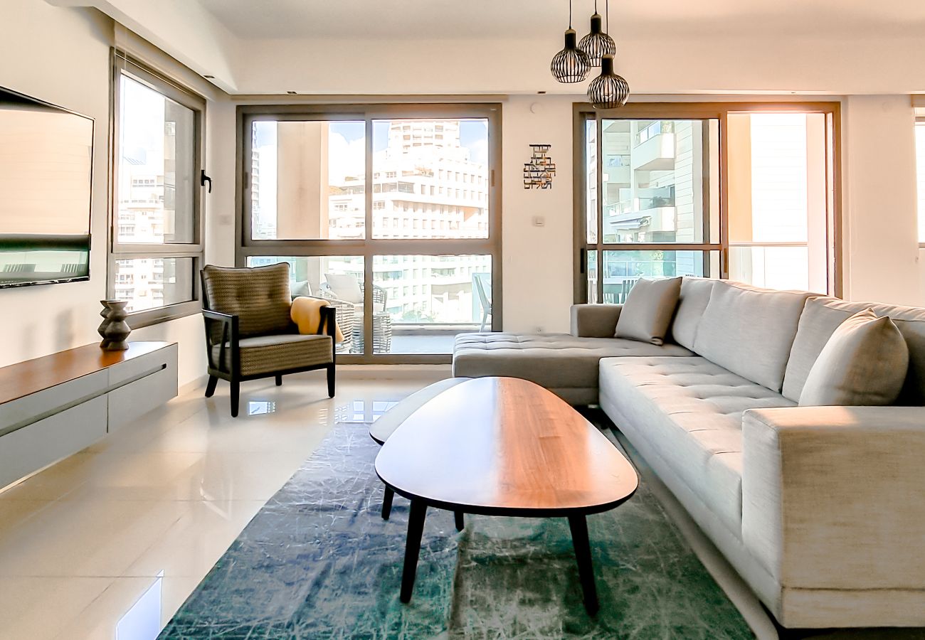Apartment in Tel Aviv - Jaffa - Spacious and Bright Condo in Kohav Hatsafon FeelHome