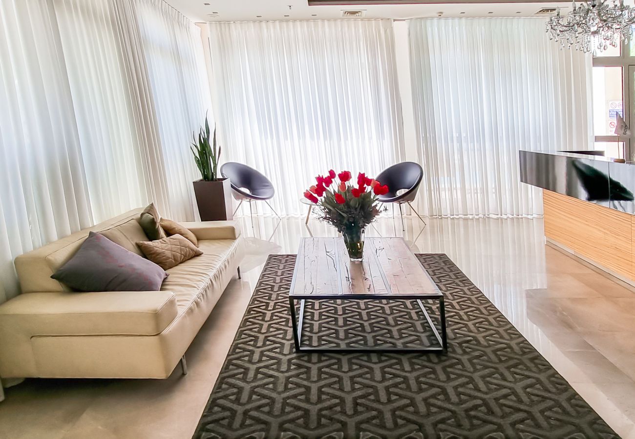 Apartment in Tel Aviv - Jaffa - Spacious and Bright Condo in Kohav Hatsafon FeelHome