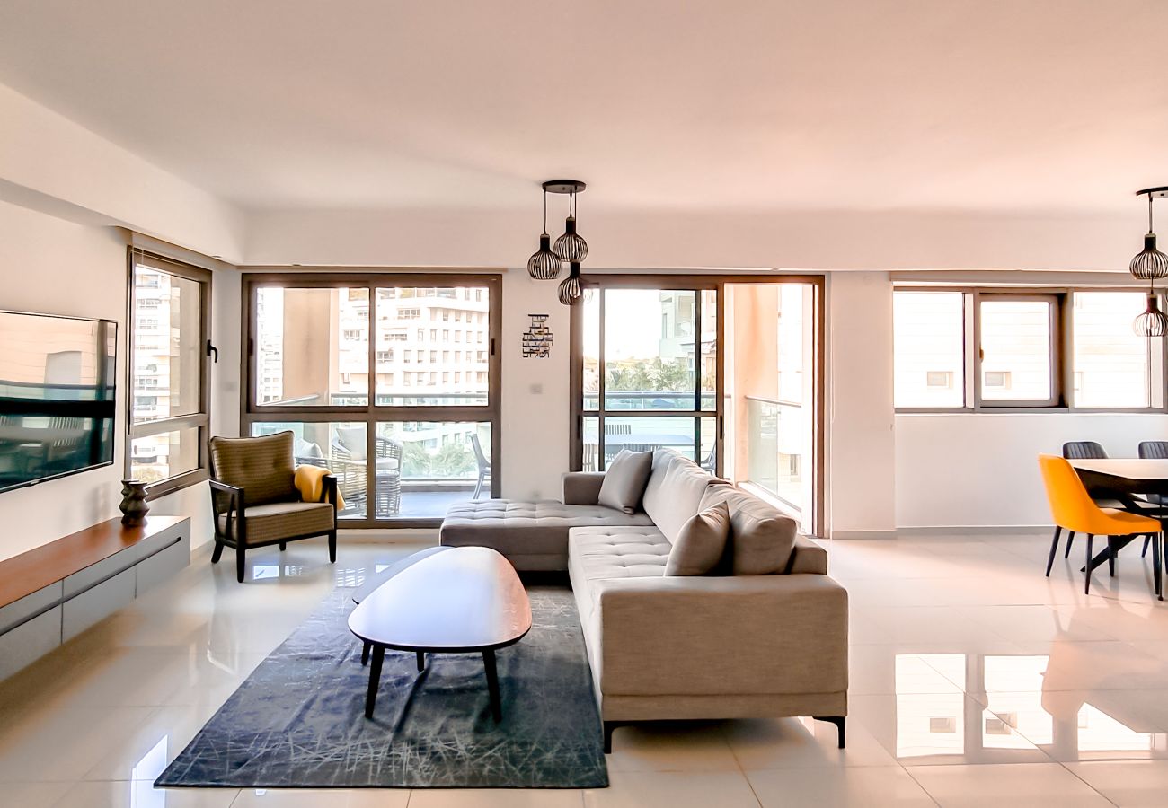 Apartment in Tel Aviv - Jaffa - Spacious and Bright Condo in Kohav Hatsafon FeelHome