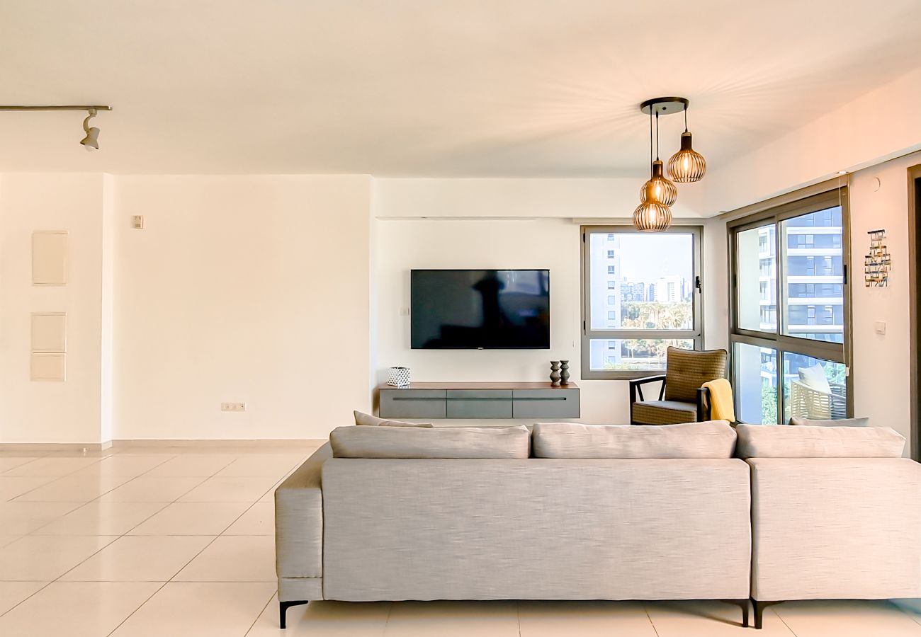 Apartment in Tel Aviv - Jaffa - Spacious and Bright Condo in Kohav Hatsafon FeelHome