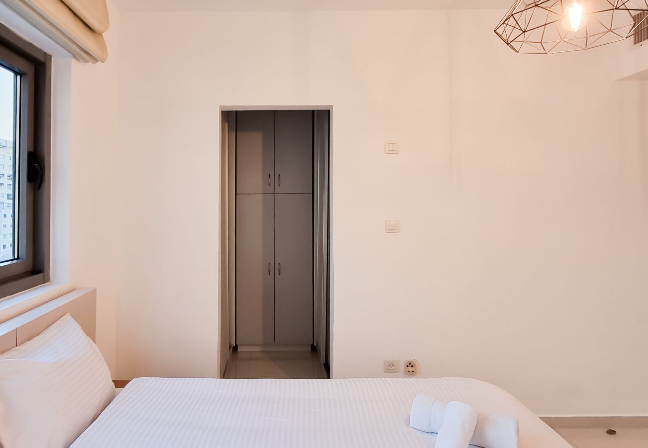 Apartment in Tel Aviv - Jaffa - Spacious and Bright Condo in Kohav Hatsafon FeelHome