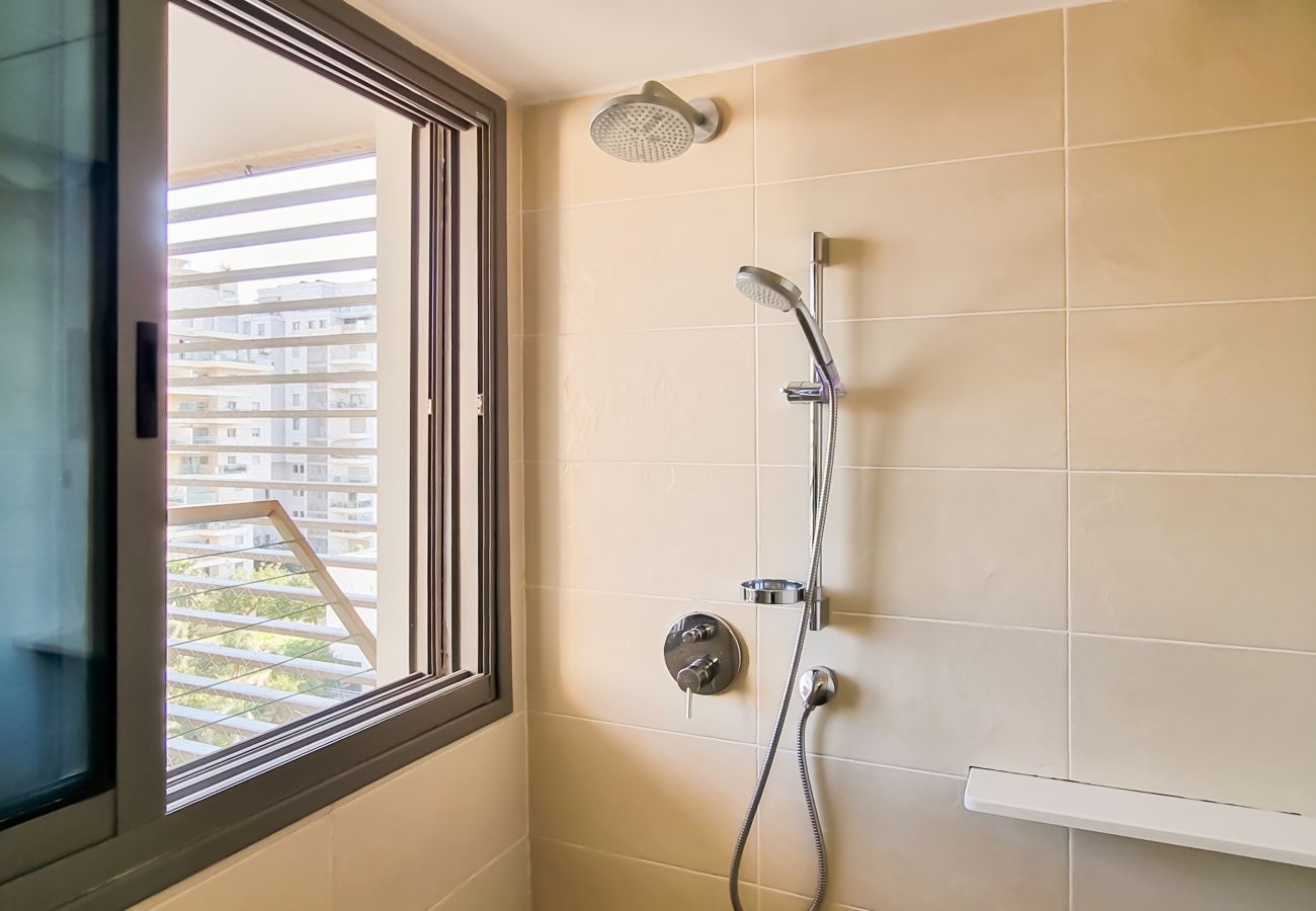 Apartment in Tel Aviv - Jaffa - Spacious and Bright Condo in Kohav Hatsafon FeelHome
