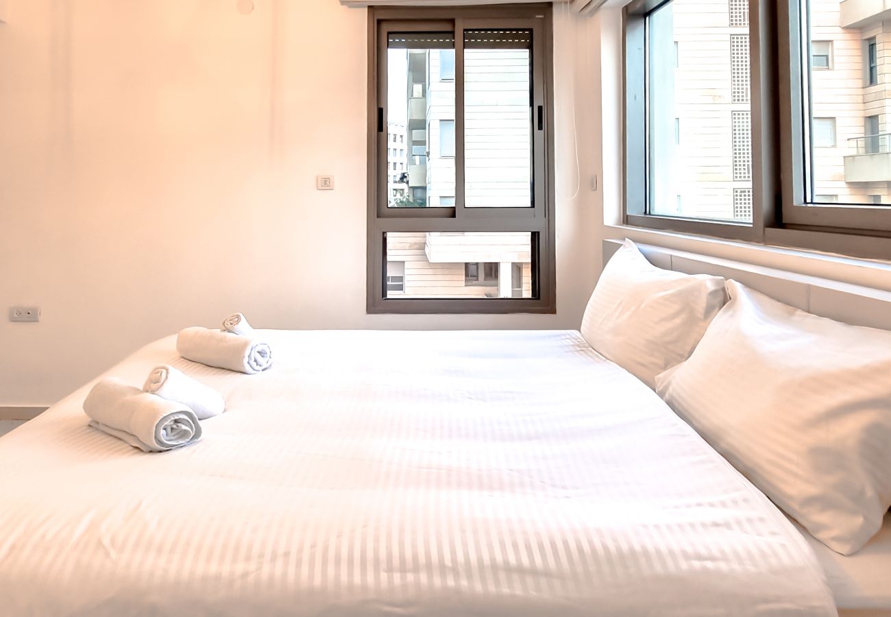 Apartment in Tel Aviv - Jaffa - Spacious and Bright Condo in Kohav Hatsafon FeelHome