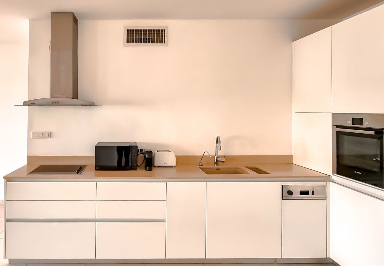 Apartment in Tel Aviv - Jaffa - Spacious and Bright Condo in Kohav Hatsafon FeelHome