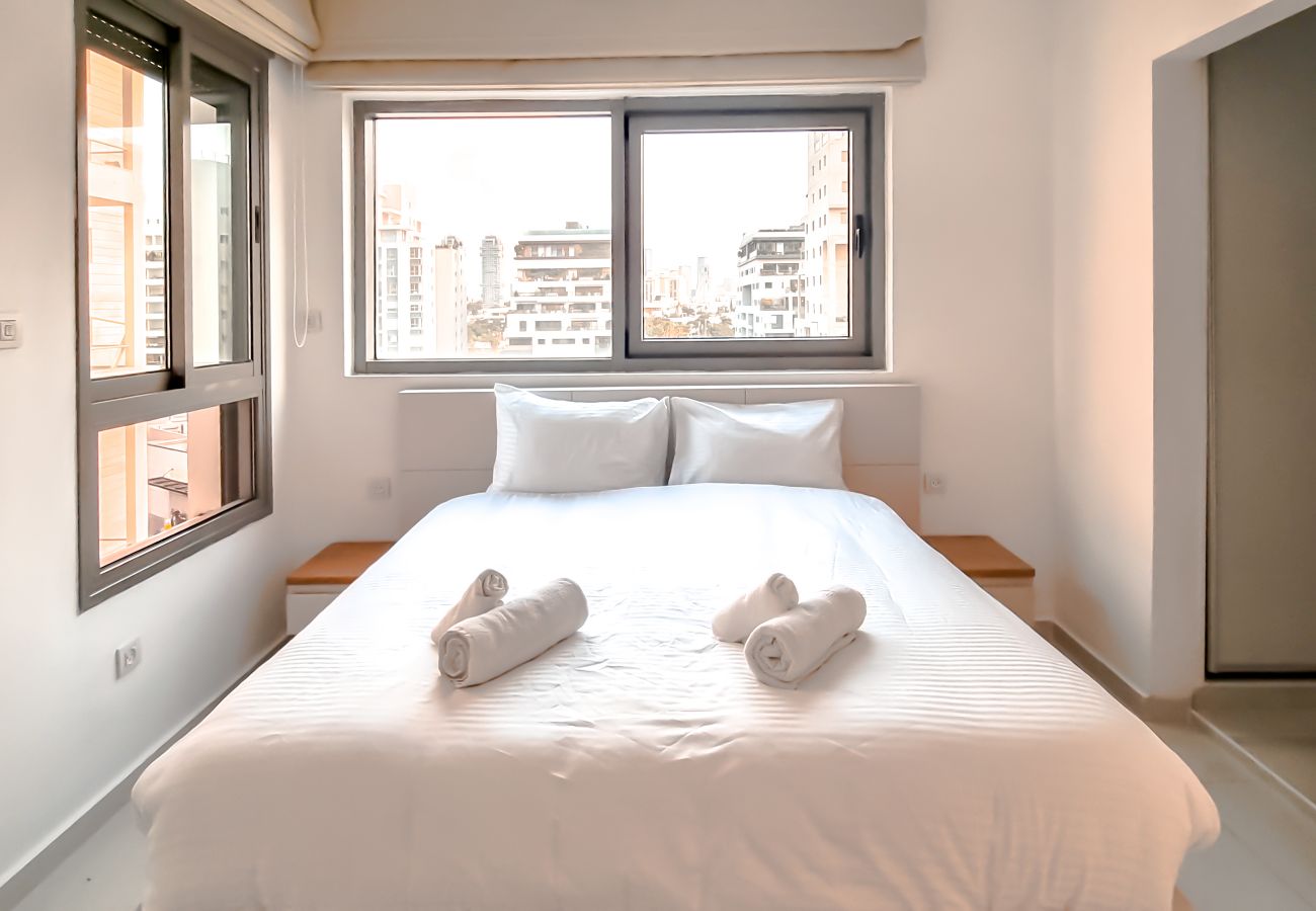 Apartment in Tel Aviv - Jaffa - Spacious and Bright Condo in Kohav Hatsafon FeelHome