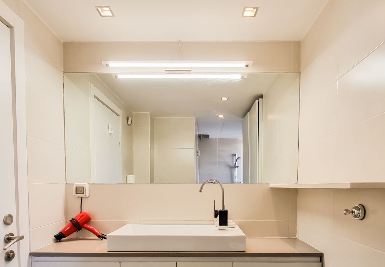 Apartment in Tel Aviv - Jaffa - Spacious and Bright Condo in Kohav Hatsafon FeelHome