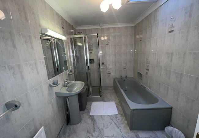 House in Galway City - Wild Atlantic Way - Spiddal Road House in Galway City - Wild Atlantic Way - Spiddal Road