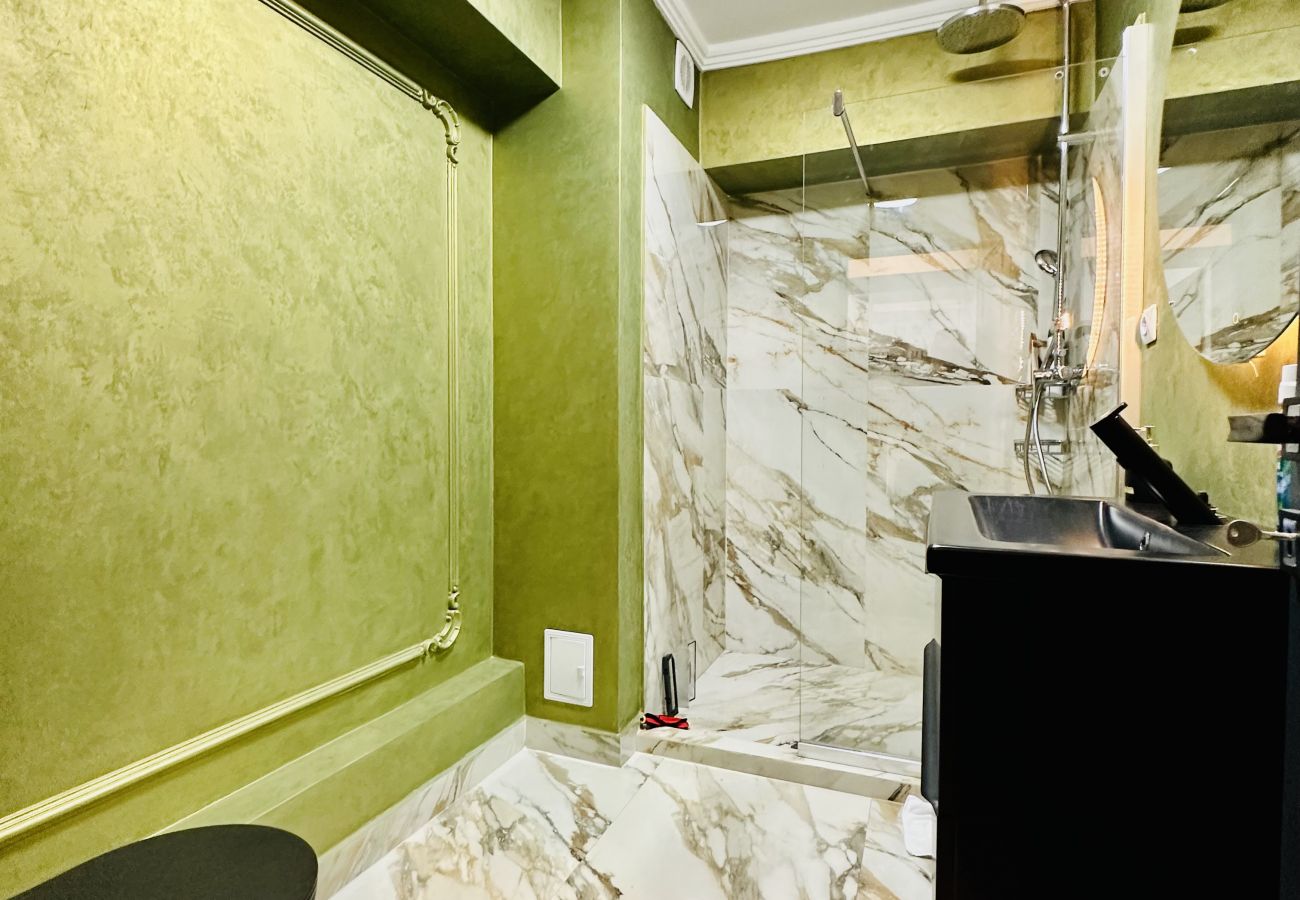 Apartment in Bucharest - Neoclassical Apartament Unirii