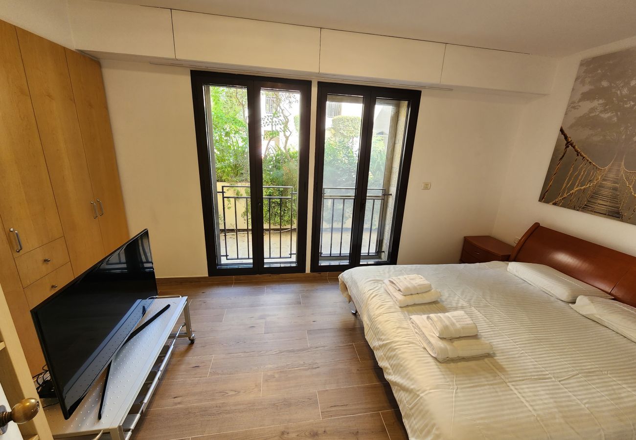 Apartment in Jerusalem - David's Village with Pool & Patio for Families by FeelHome