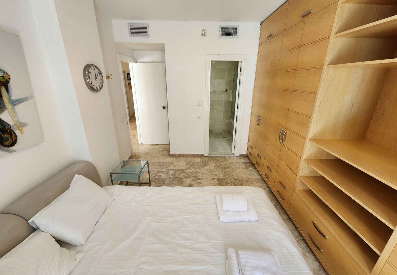 Apartment in Jerusalem - David's Village with Pool & Patio for Families by FeelHome