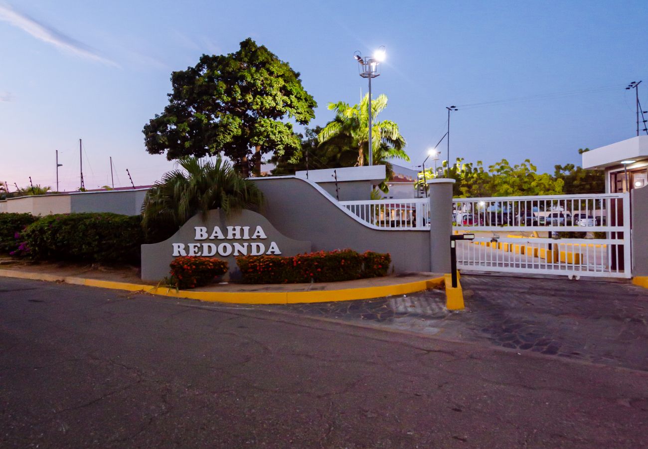 Apartment in Lechería - Bahía Redonda junto al mar