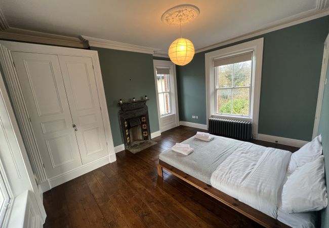 House in Dublin - Tranquil Retreat in Historic Chapelizod, House in Dublin - Tranquil Retreat in Historic Chapelizod,