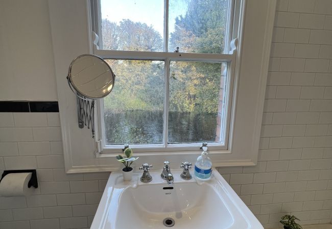 House in Dublin - Tranquil Retreat in Historic Chapelizod, House in Dublin - Tranquil Retreat in Historic Chapelizod,