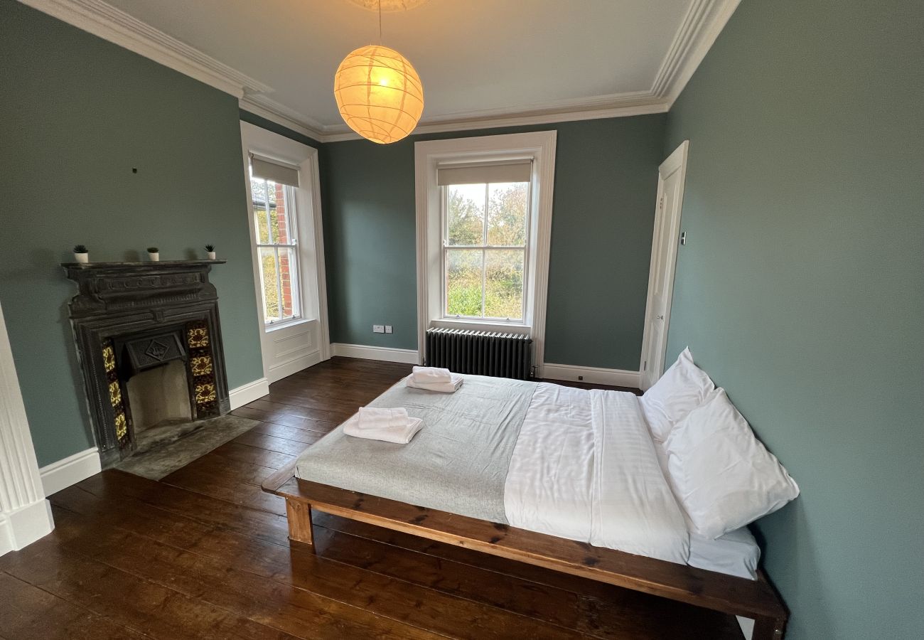 House in Dublin - Tranquil Retreat in Historic Chapelizod,
