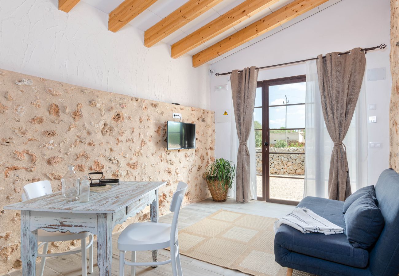 Farm stay in Costitx - Cal Tio 4 YourHouse, lovely apartment in a farmhouse with shared pool