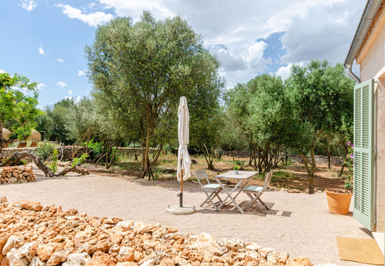 Farm stay in Costitx - Cal Tio 4 YourHouse, lovely apartment in a farmhouse with shared pool