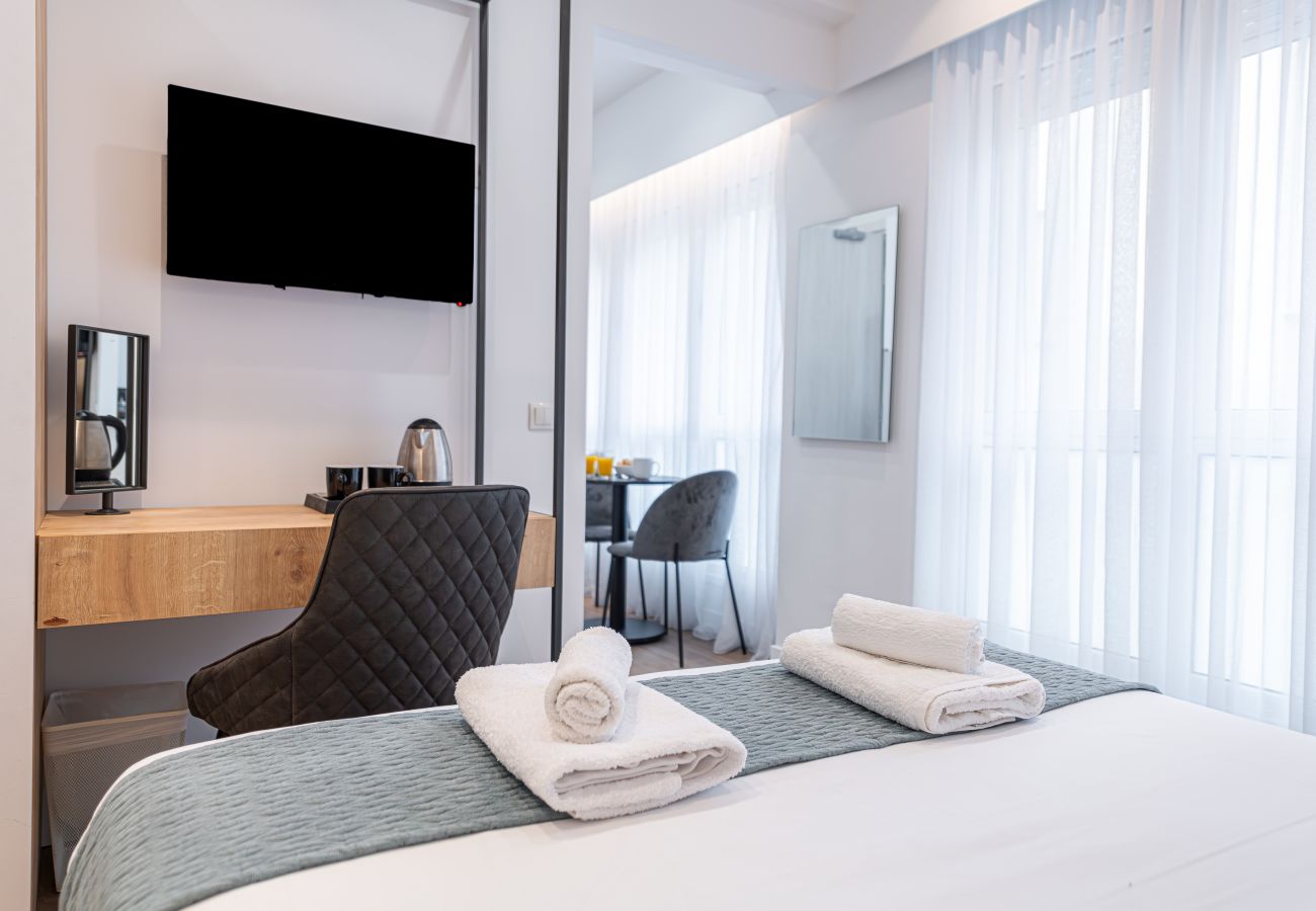 Rent by room in Athens - Kriel Suites 01