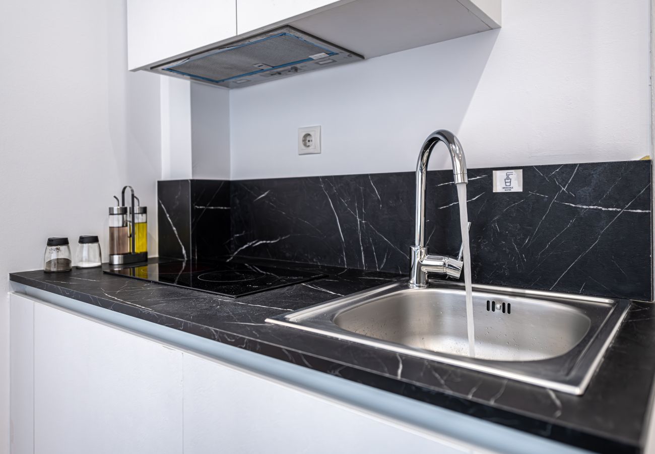 Rent by room in Athens - Kriel Suites 01